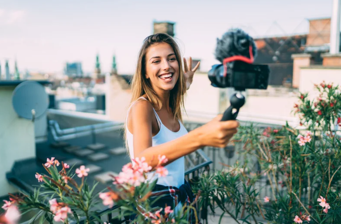  Instagram vs Reality: The Pressure of ‘Perfect’ Travel and How to Enjoy Authentic Moments.